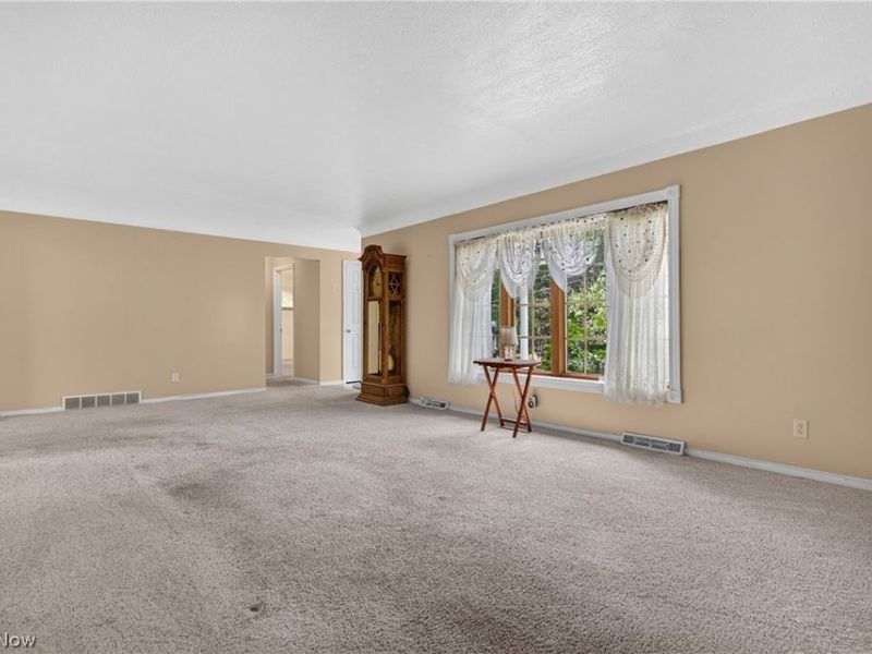 1164 Edgecliff Drive , Bedford, OH 44146 Photo 6