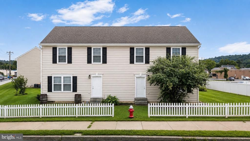 10 TERRY COURT, DOWNINGTOWN, PA 19335