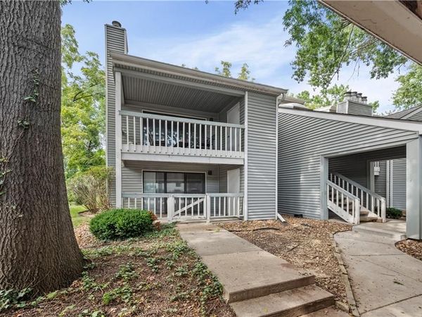 8824 W 106th Terrace, Overland Park, KS 66212
