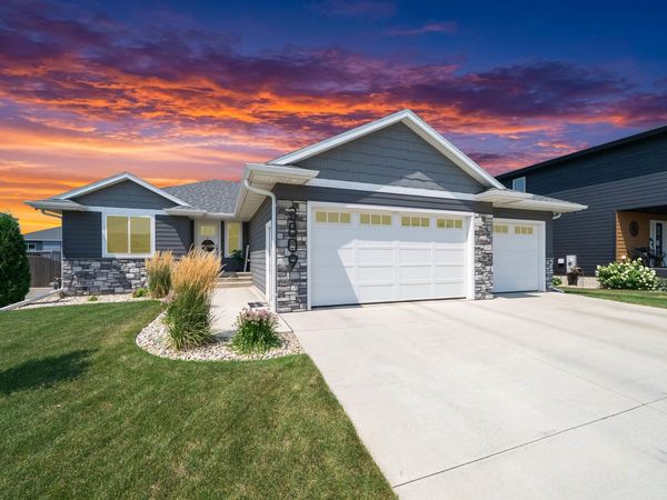 3809 S Home Plate Ave, Sioux Falls, SD 57110
