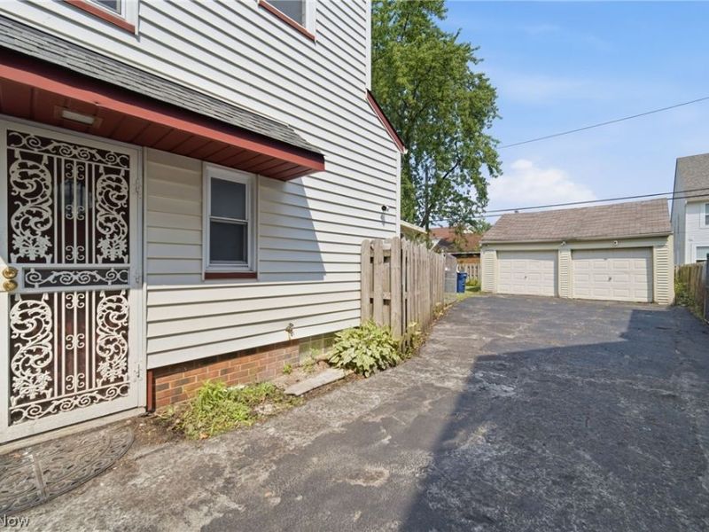 3753 Berkeley Road, Cleveland Heights, OH 44118 Photo 4