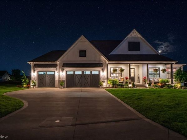 5740 Shadow Ridge Circle NW, North Canton, OH 44720