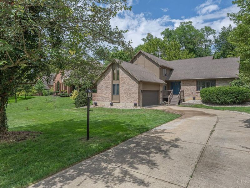 1828 W Tamarron Court, Clearcreek Township, OH 45066 Photo 2