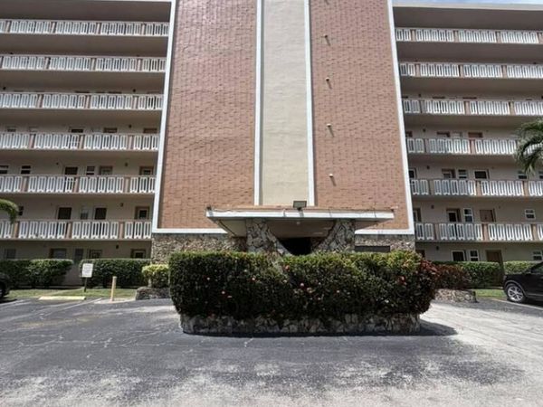 900 NE 12th Avenue, Unit 708, Hallandale Beach, FL 33009