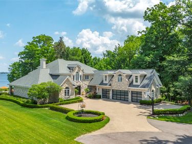4326 COMMERCE Road , Orchard Lake Village, Mi 48324