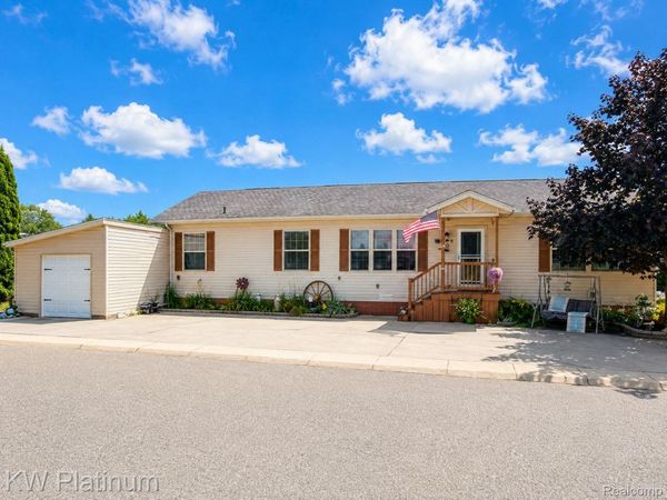 6196 Green Lake Court , Kimball Township, Mi 48074