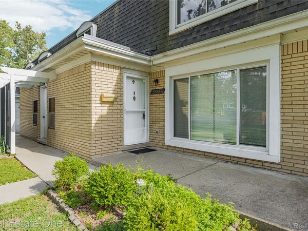 29888 City Center Drive, Unit 4, Warren, Mi 48093