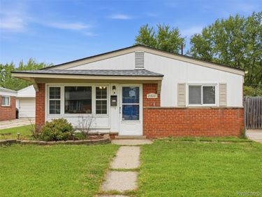 21601 Parkway Street, St Clair Shores, Mi 48082