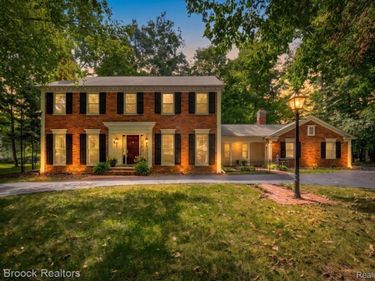 32845 Long Bow Court, Beverly Hills Village, Mi 48025