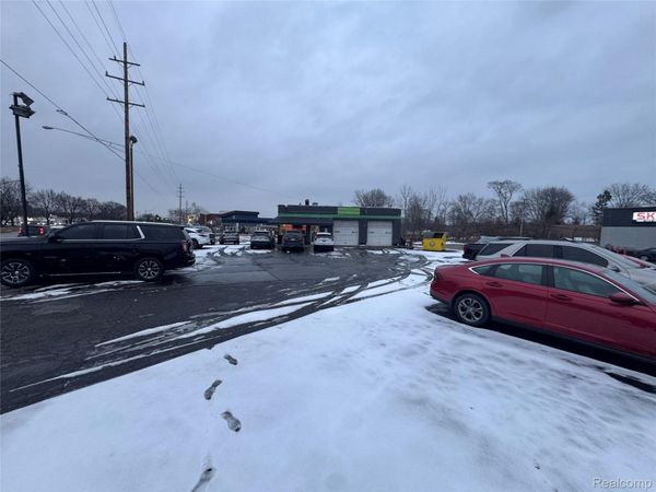 36320 S Gratiot Avenue, Clinton Township, Mi 48035