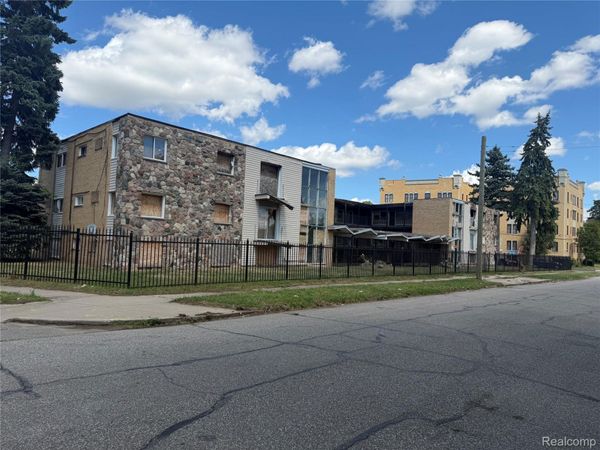 820 Merton Road, Highland Park, Mi 48203