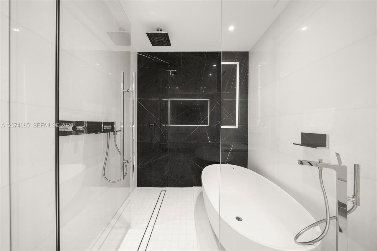 300 Biscayne Blvd Way, Unit 4605, Miami, FL 33131 Photo