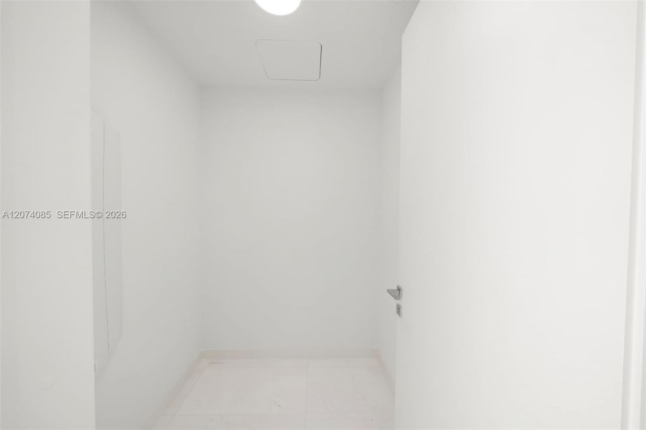 300 Biscayne Blvd Way, Unit 4605, Miami, FL 33131 Photo
