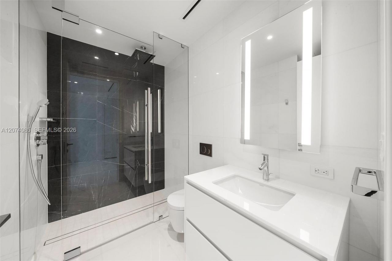 300 Biscayne Blvd Way, Unit 4605, Miami, FL 33131 Photo