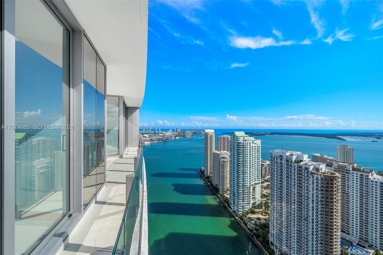 300 Biscayne Blvd Way, Unit 4605, Miami, FL 33131 Photo