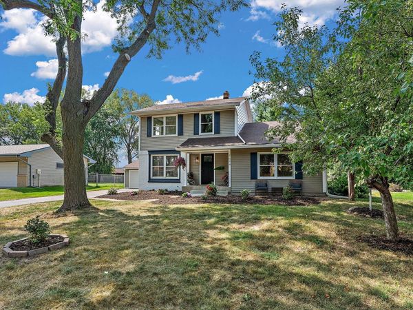1694 Hinton Trail N, Oakdale, MN 55128