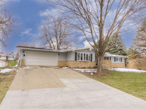 332 W 2nd Street , Waconia, MN 55387