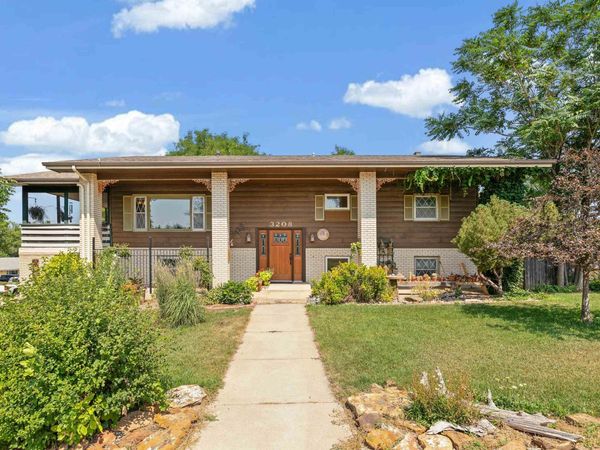 3208 COUNTRY CLUB DR, Rapid City, SD 57702