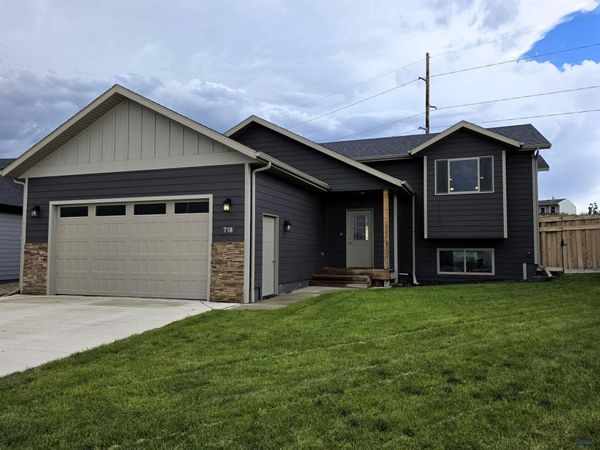718 BRAELYNN LN, Rapid City, SD 57701