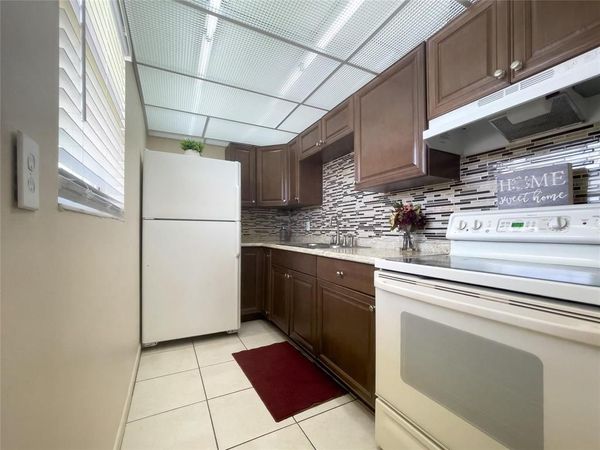200 BONNIE Boulevard, Unit 117, Palm Springs, FL 33461