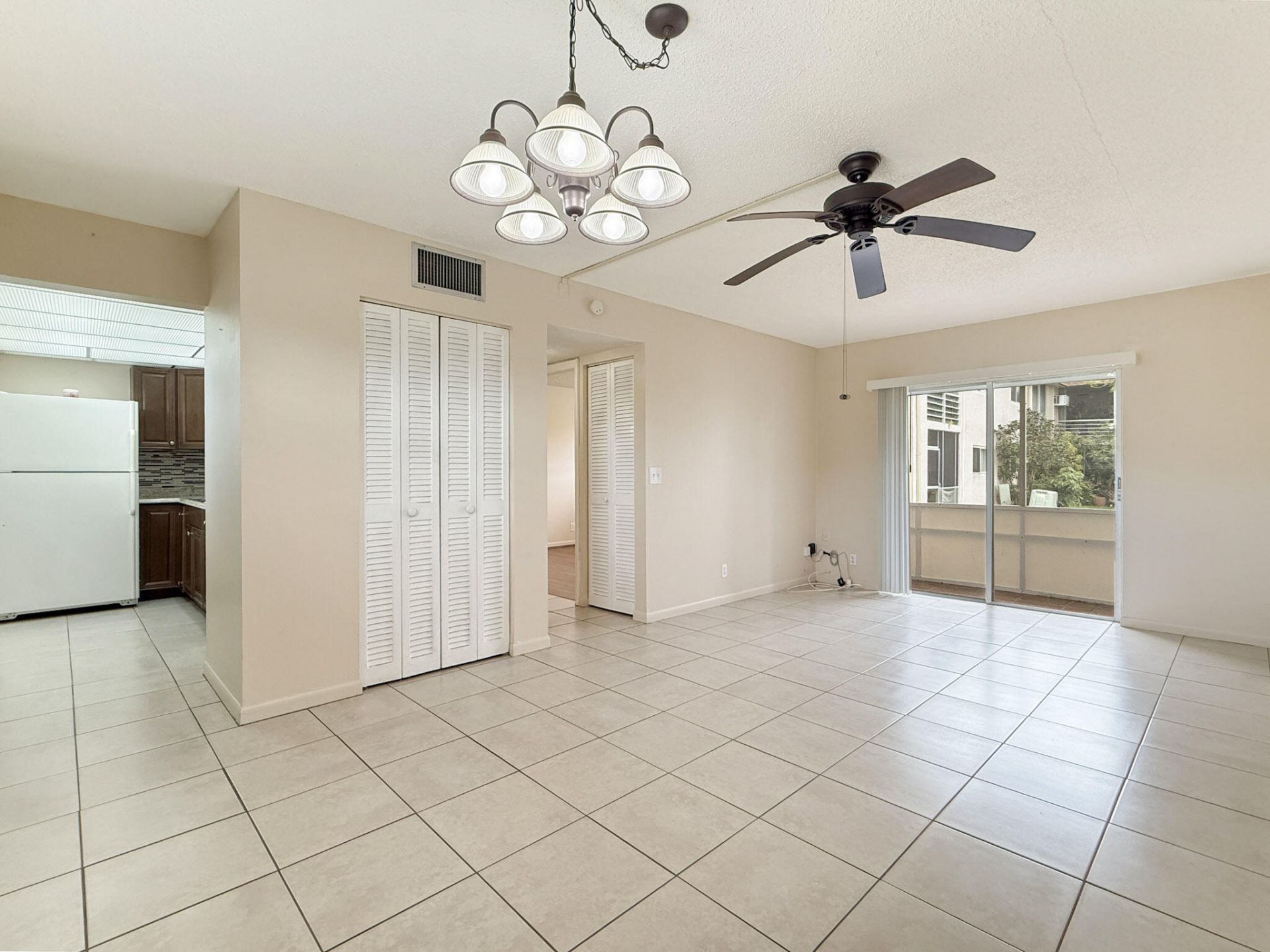 200 Bonnie Boulevard, Unit 117, Palm Springs, FL 33461 Photo