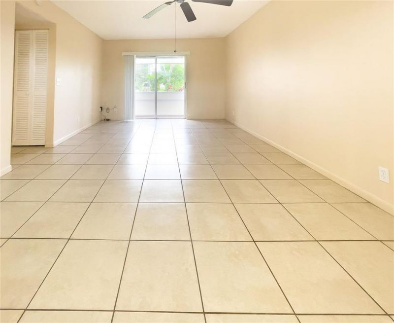 200 Bonnie Boulevard, Unit 117, Palm Springs, FL 33461 Photo
