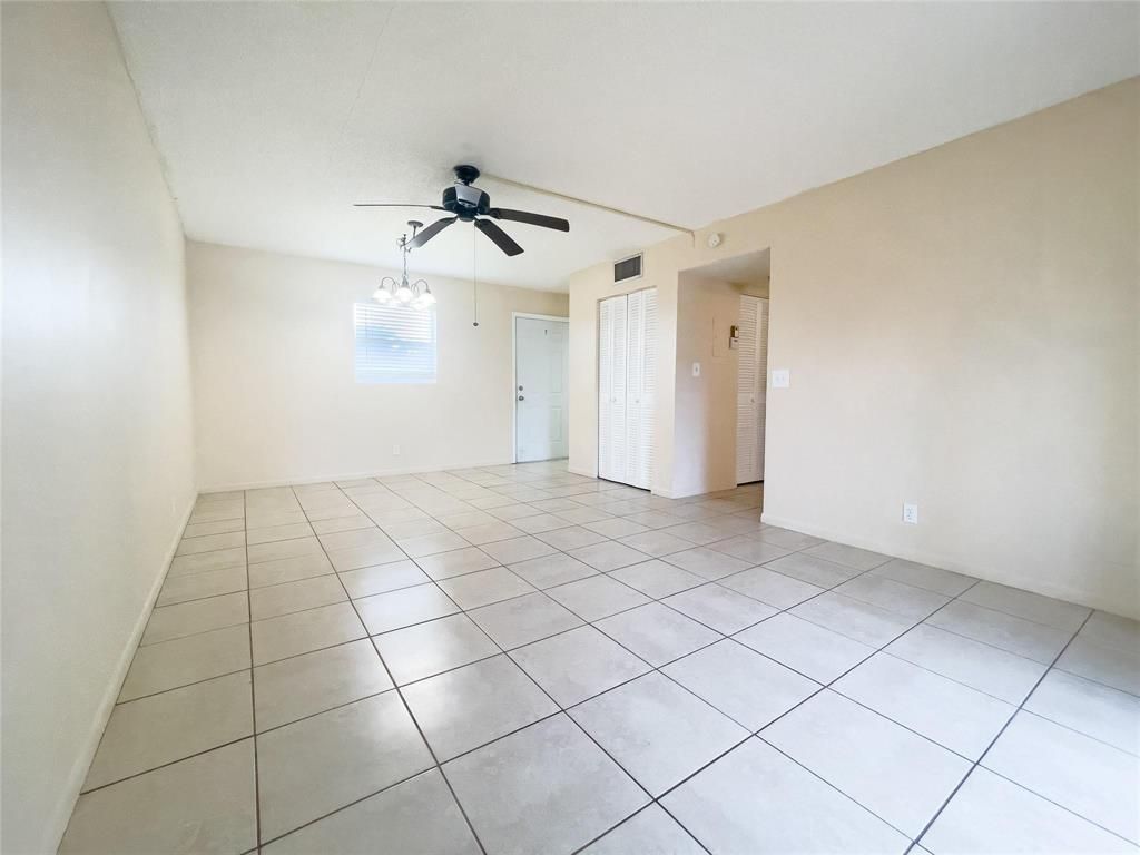 200 Bonnie Boulevard, Unit 117, Palm Springs, FL 33461 Photo