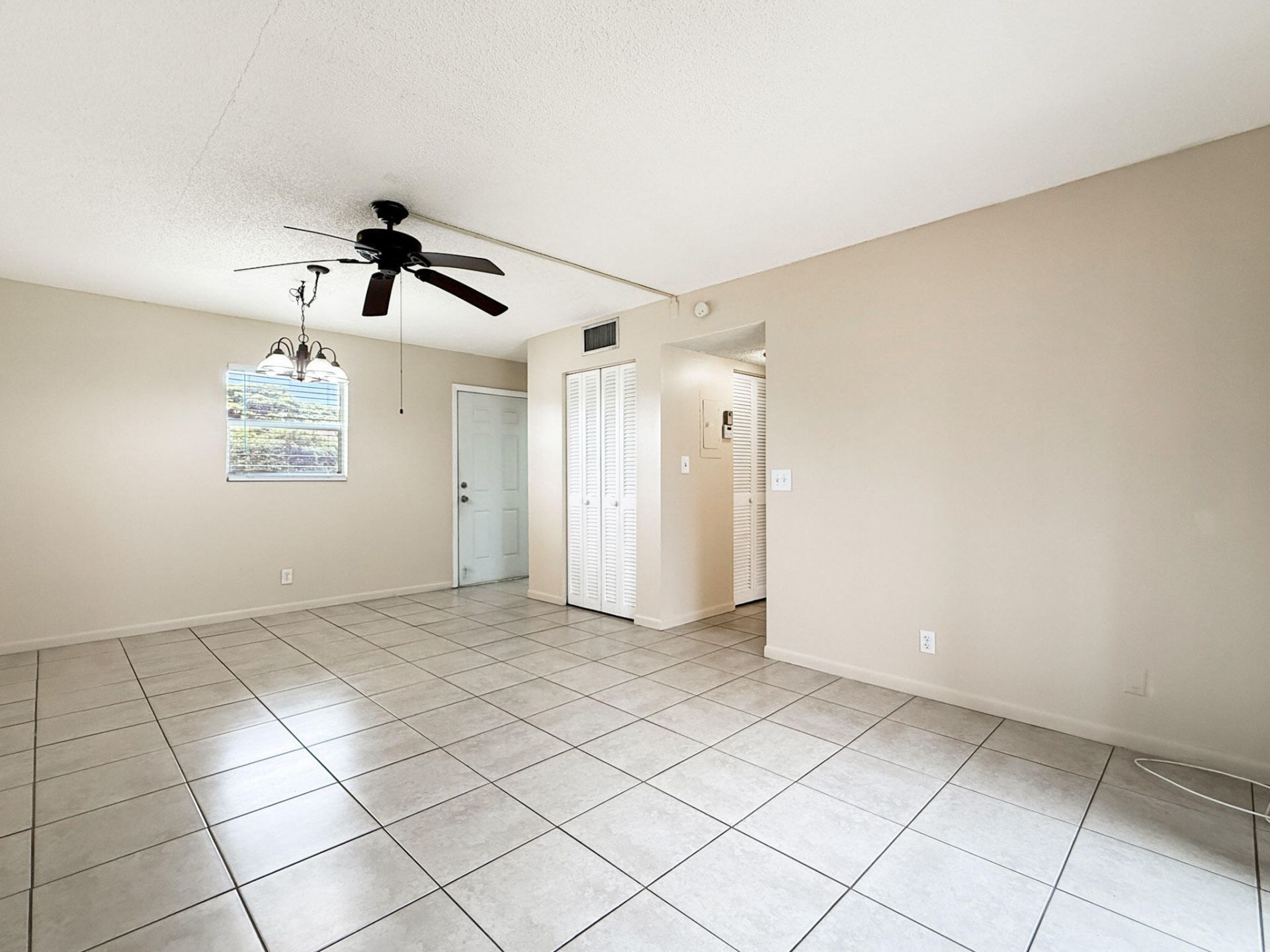 200 Bonnie Boulevard, Unit 117, Palm Springs, FL 33461 Photo
