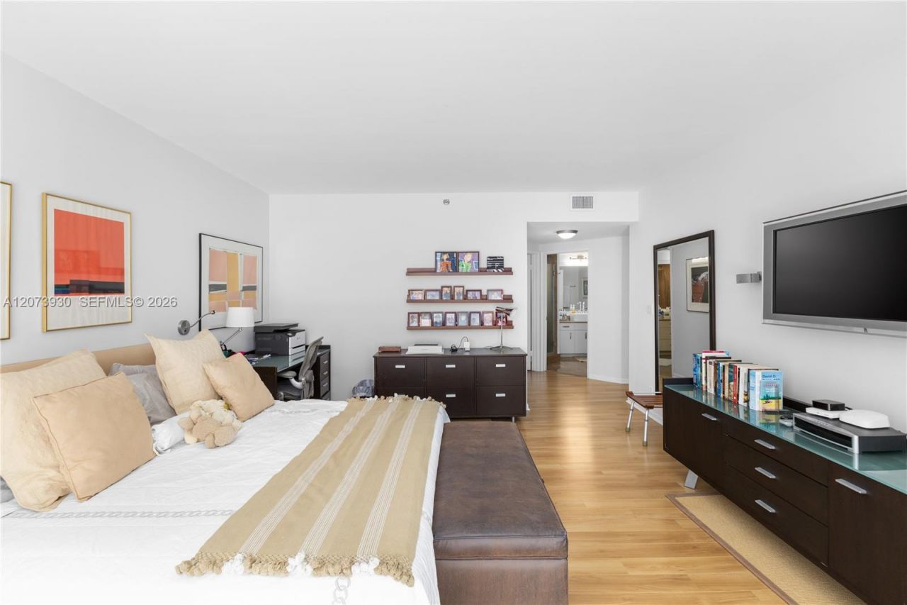 1581 Brickell Ave , Unit 1105, Miami, FL 33129 Photo