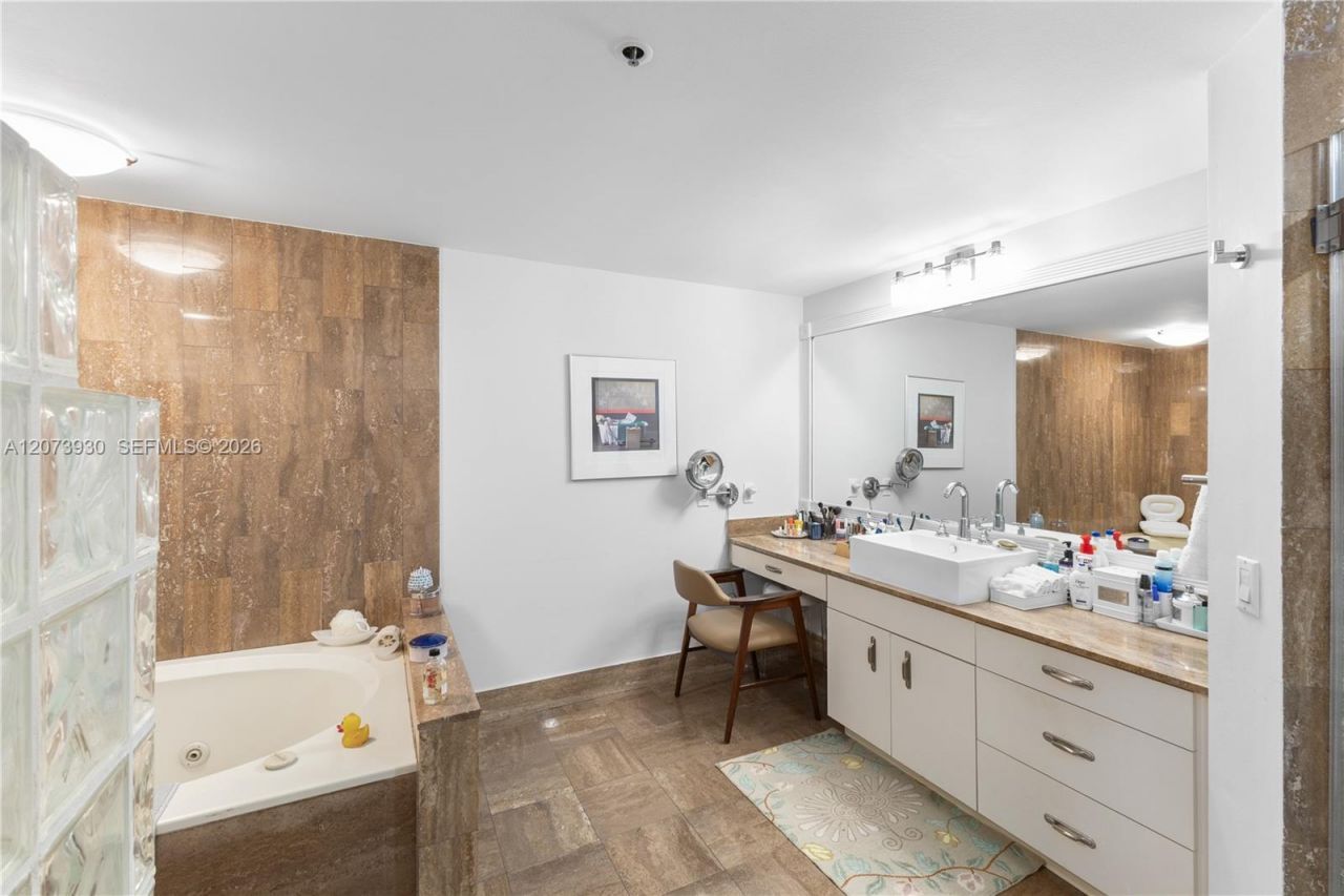 1581 Brickell Ave , Unit 1105, Miami, FL 33129 Photo