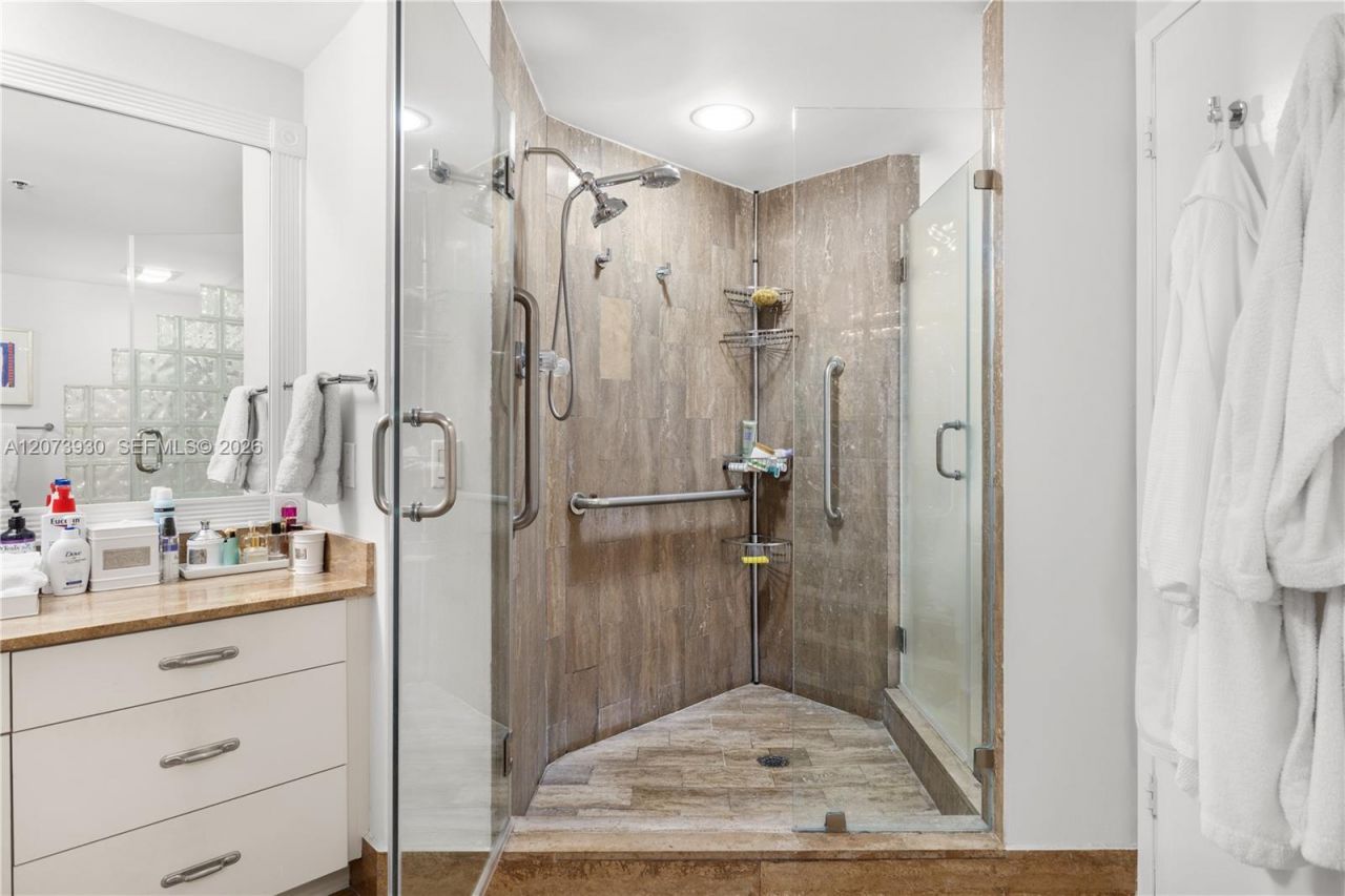 1581 Brickell Ave , Unit 1105, Miami, FL 33129 Photo