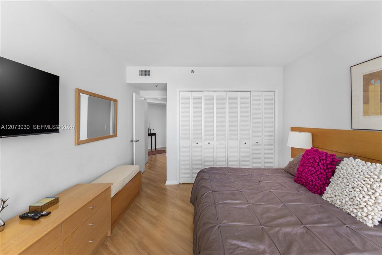 1581 Brickell Ave , Unit 1105, Miami, FL 33129 Photo