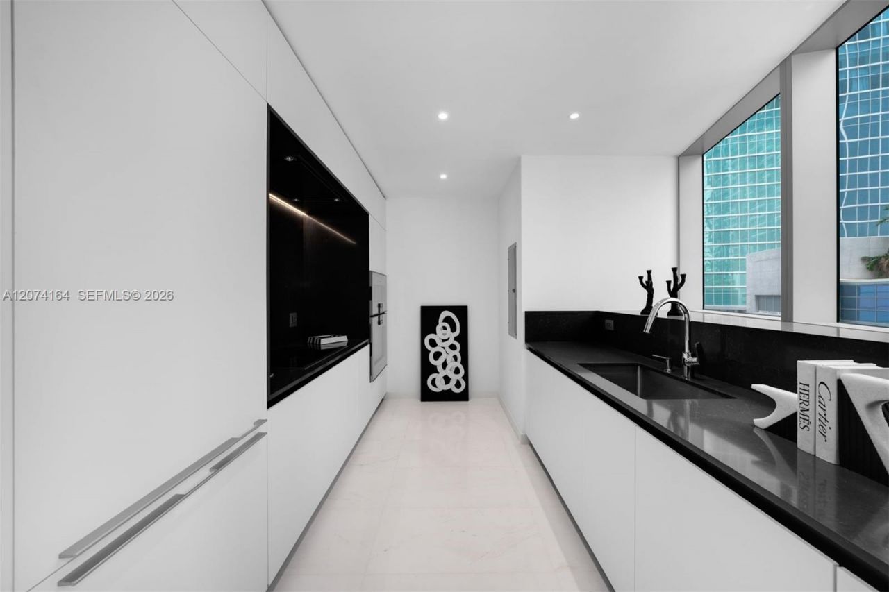 300 Biscayne Blvd Way , Unit 1005, Miami, FL 33131 Photo