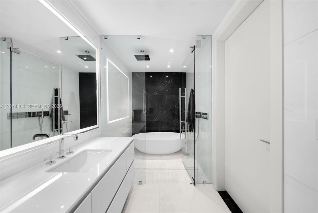 300 Biscayne Blvd Way , Unit 1005, Miami, FL 33131 Photo