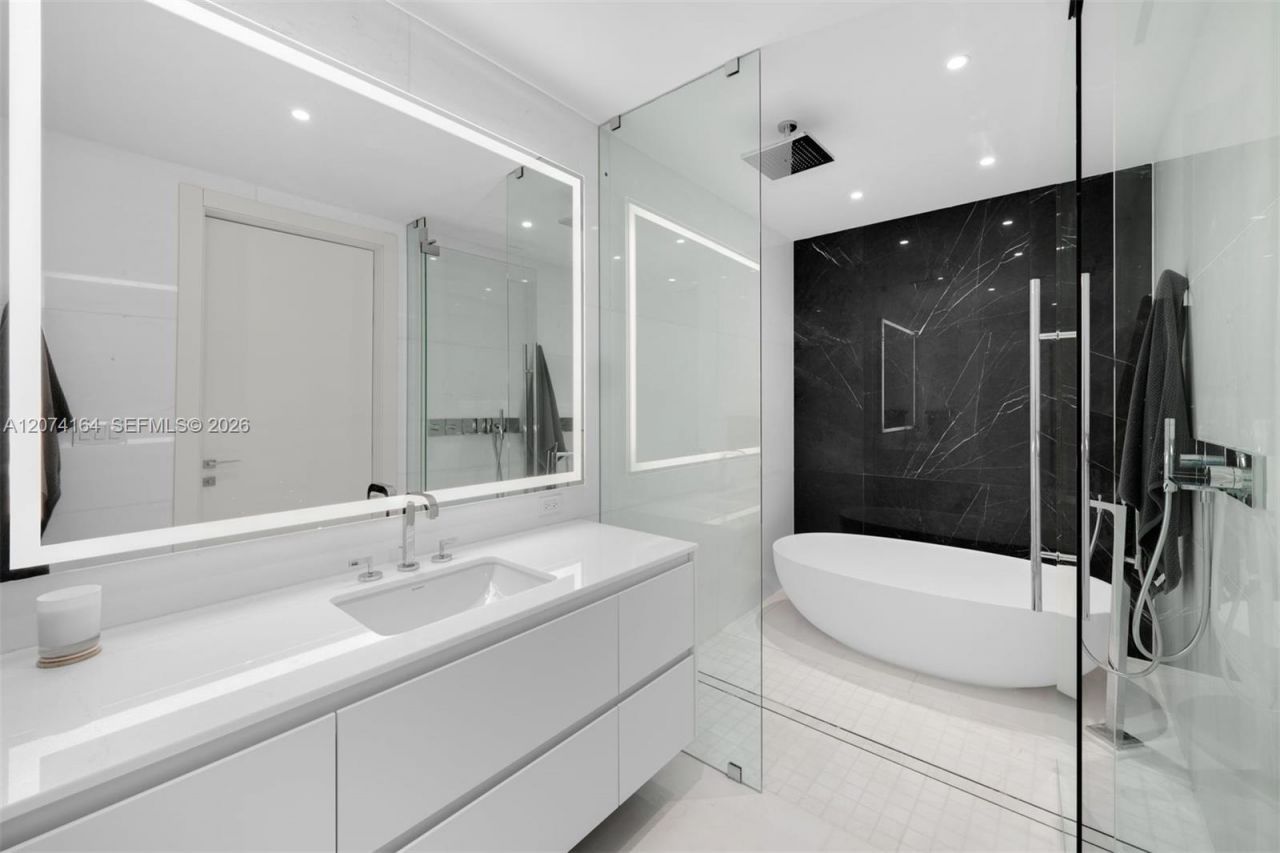 300 Biscayne Blvd Way , Unit 1005, Miami, FL 33131 Photo