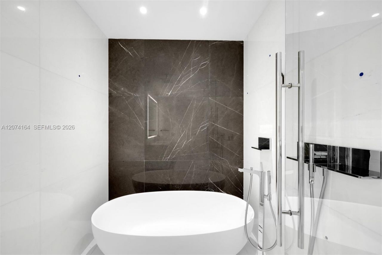 300 Biscayne Blvd Way , Unit 1005, Miami, FL 33131 Photo