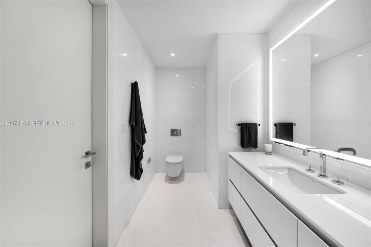 300 Biscayne Blvd Way , Unit 1005, Miami, FL 33131 Photo