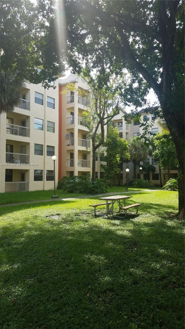 8100 Geneva Ct, Unit 438, Doral, FL 33166 Photo