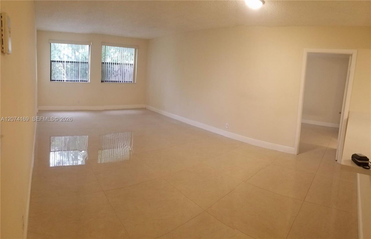 8100 Geneva Ct, Unit 438, Doral, FL 33166 Photo