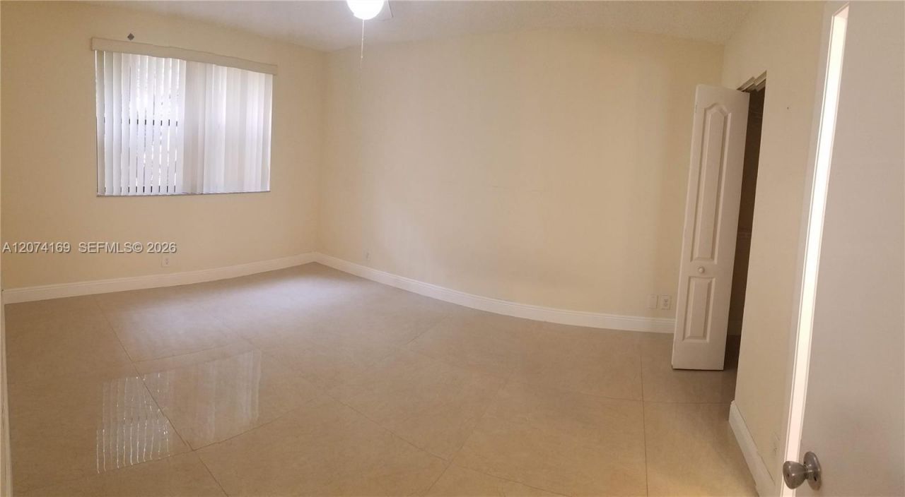 8100 Geneva Ct, Unit 438, Doral, FL 33166 Photo