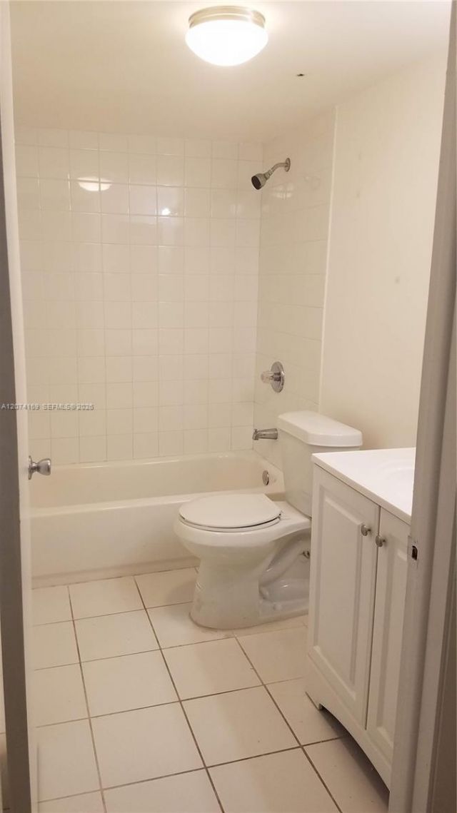 8100 Geneva Ct, Unit 438, Doral, FL 33166 Photo