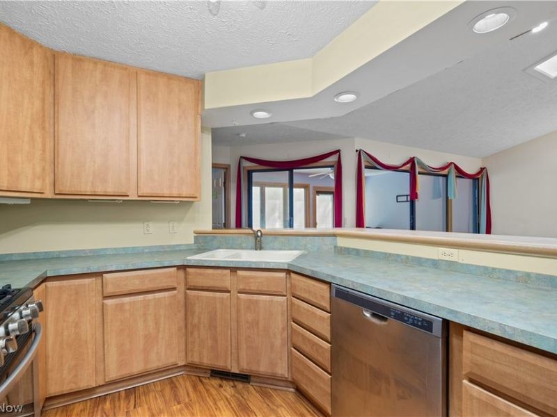 5214 Parkhurst Drive, Sheffield Village, OH 44054 Photo 12