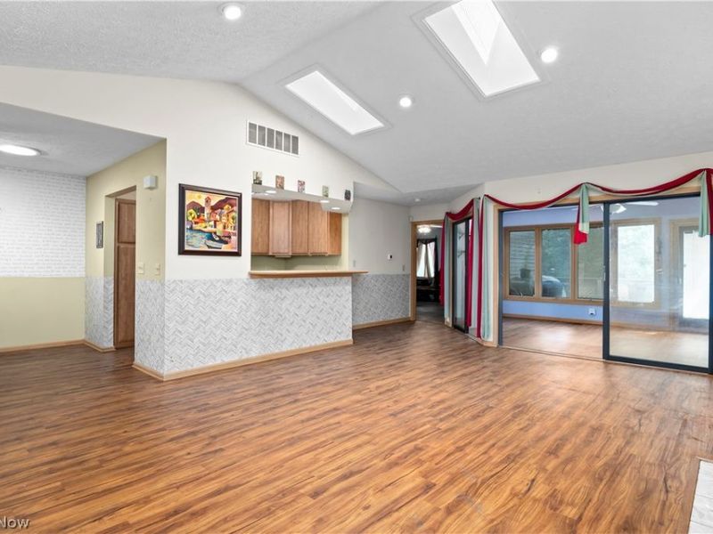 5214 Parkhurst Drive, Sheffield Village, OH 44054 Photo 3