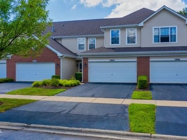 1944 Golden Gate Lane , Naperville, IL 60563