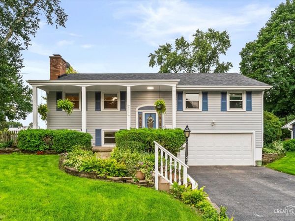 932 Longmeadow Drive , Geneva, IL 60134
