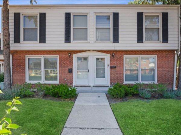 901 Waukegan Road, Unit B, Deerfield, IL 60015