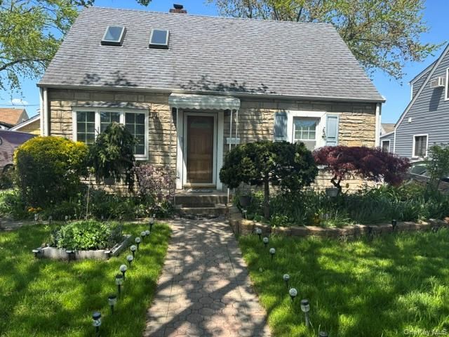 75 Peninsula Boulevard , Valley Stream, NY 11581 Main Photo