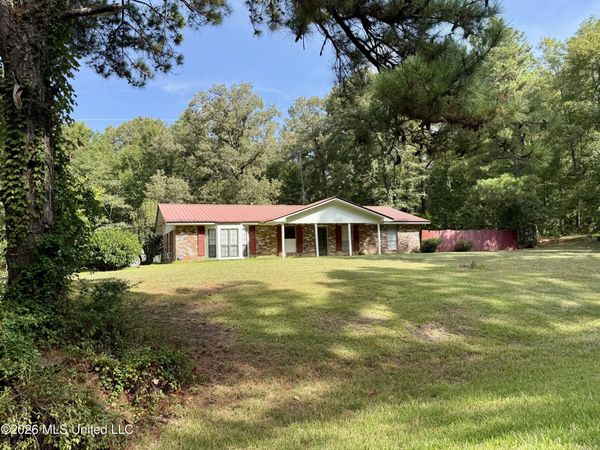 1840 White Apple Road, Roxie, MS 39661
