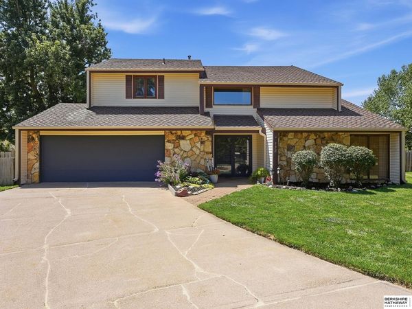 732 S 153rd Circle, Omaha, NE 68154