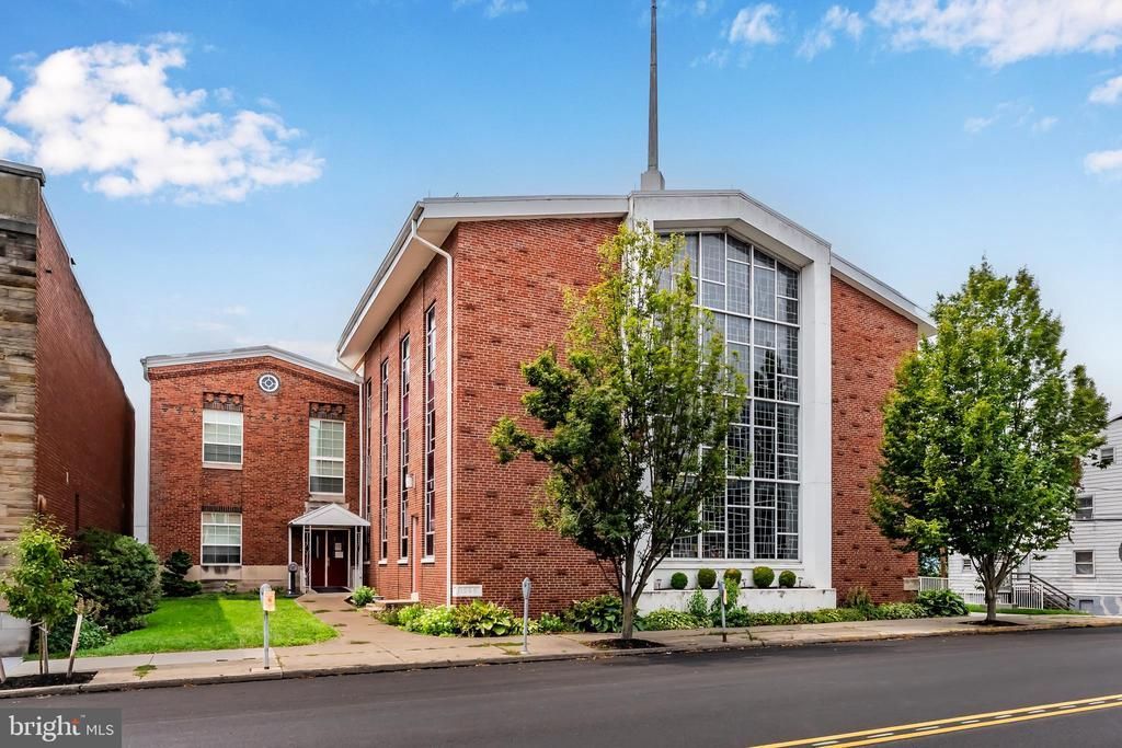 347 MARKET STREET , MILLERSBURG, PA 17061